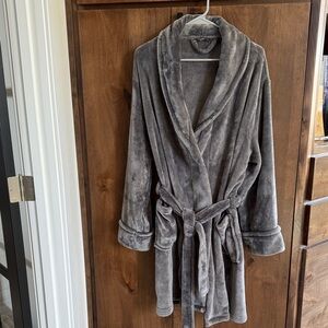 Etoile Women's Cozy Gray Plush Robe